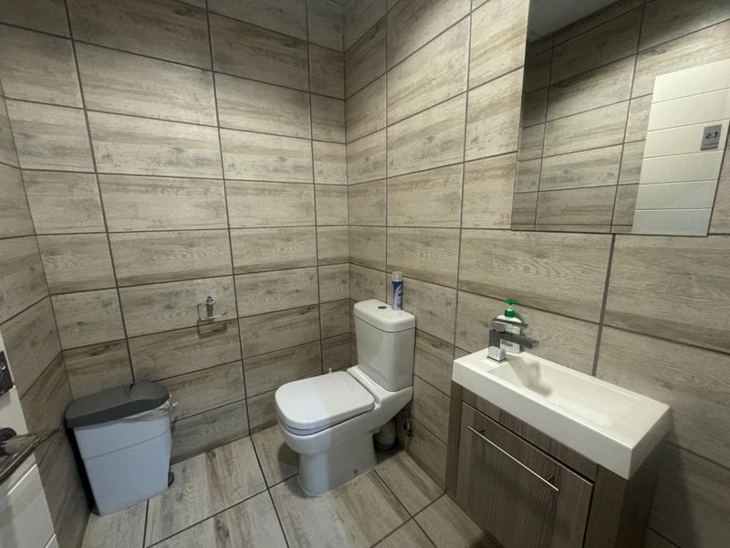 Commercial offices - PRICE EXCLUDES VAT - Photo 8