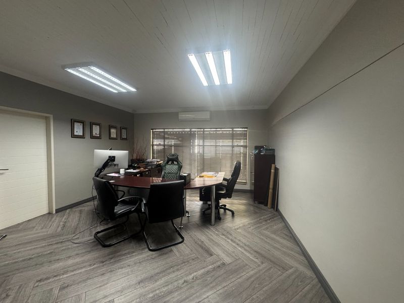 Commercial offices - PRICE EXCLUDES VAT - Photo 7