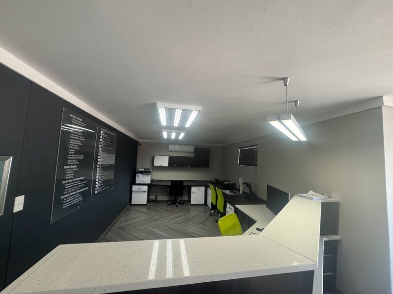 Commercial offices - PRICE EXCLUDES VAT - Photo 2