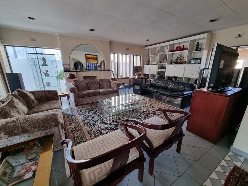 4 Bedroom, Fully Furnished House To Let - Photo 3