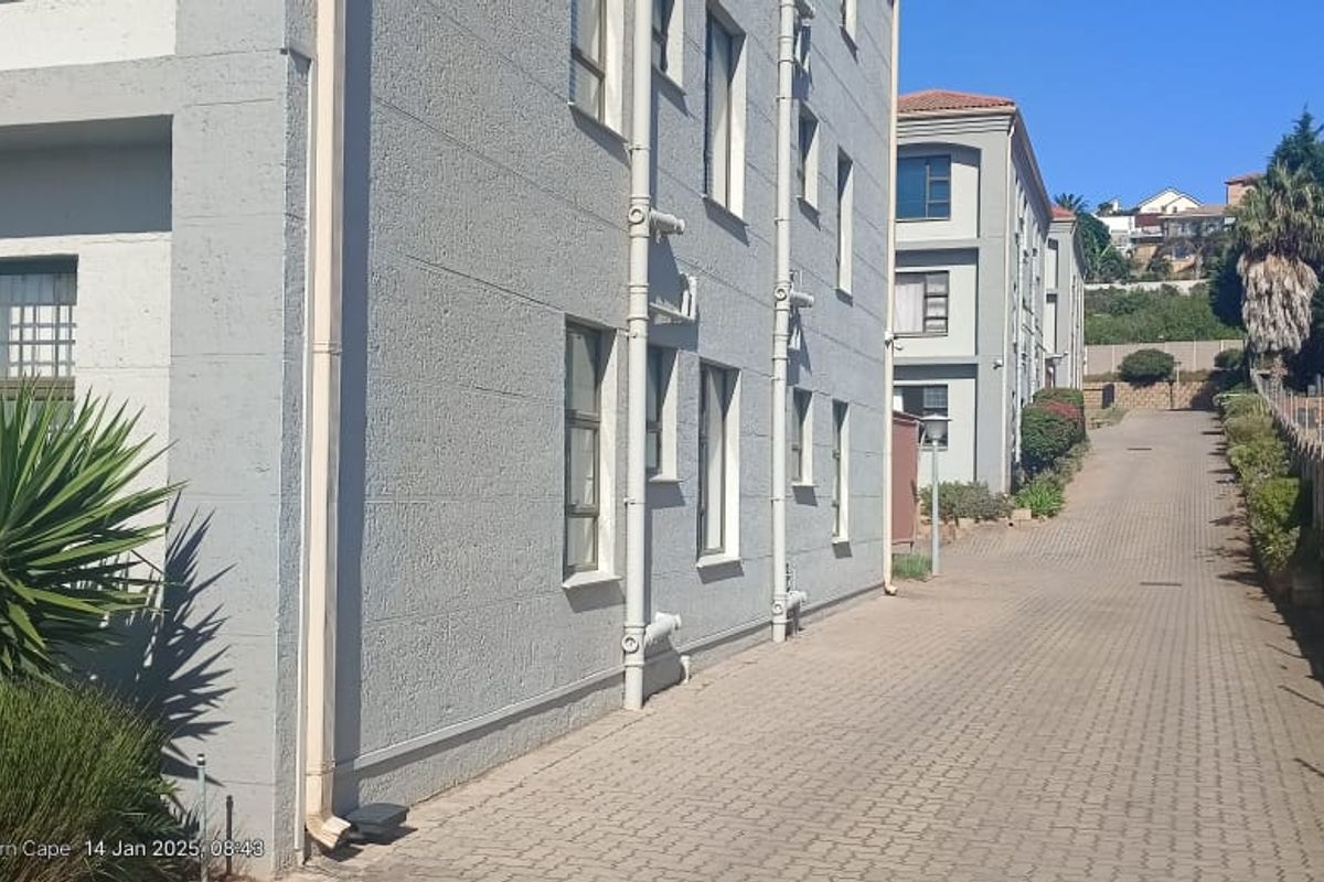 Exlcusive Sole Mandate: Modern 2-Bedroom Apartment in Hartenbos Central! - Photo 3
