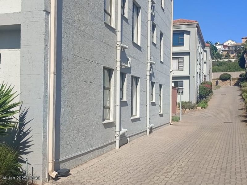 Exlcusive Sole Mandate: Modern 2-Bedroom Apartment in Hartenbos Central! - Photo 3