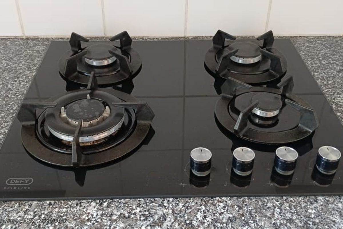 Exlcusive Sole Mandate: Modern 2-Bedroom Apartment in Hartenbos Central! - Photo 2