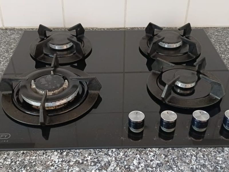 Exlcusive Sole Mandate: Modern 2-Bedroom Apartment in Hartenbos Central! - Photo 2