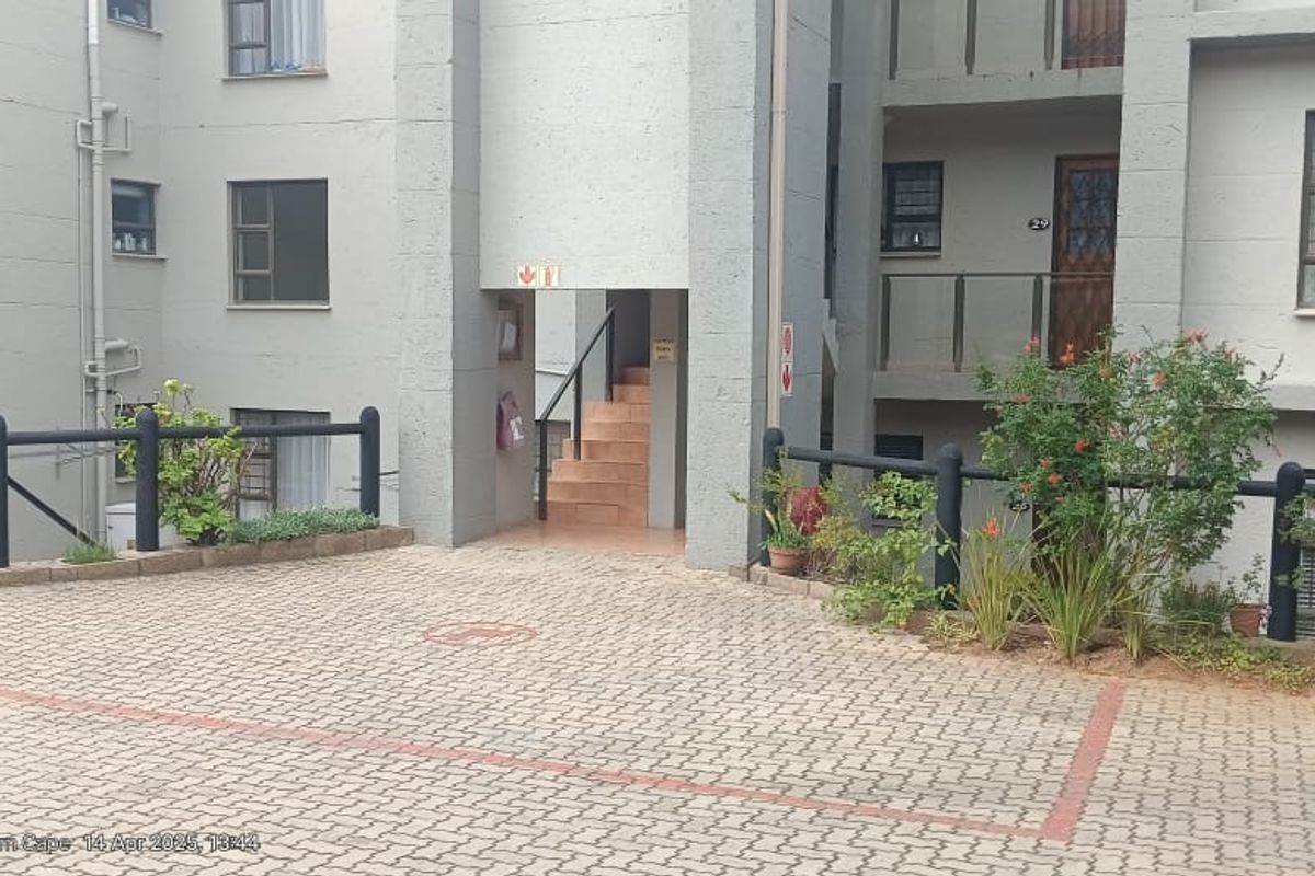 Exlcusive Sole Mandate: Modern 2-Bedroom Apartment in Hartenbos Central! - Photo 5
