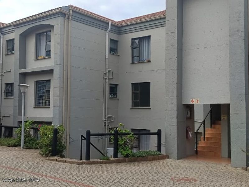 Exlcusive Sole Mandate: Modern 2-Bedroom Apartment in Hartenbos Central! - Photo 4