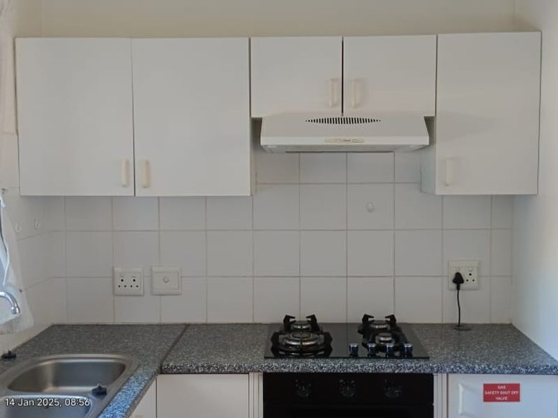 Exlcusive Sole Mandate: Modern 2-Bedroom Apartment in Hartenbos Central! - Photo 8