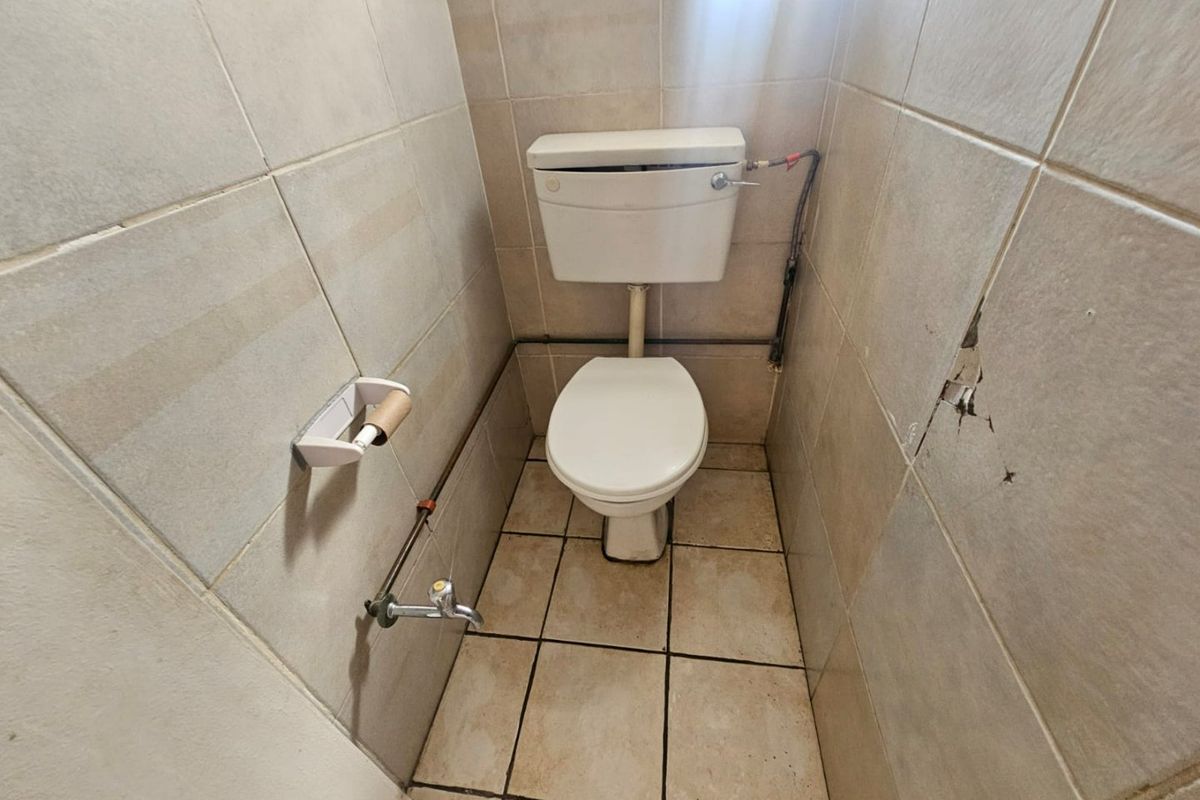 A lovely 3 Bedroom 1 Bathroom House for rent in Laudium - Photo 5