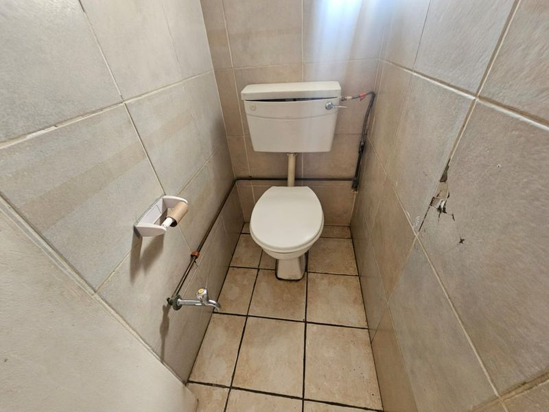 A lovely 3 Bedroom 1 Bathroom House for rent in Laudium - Photo 5