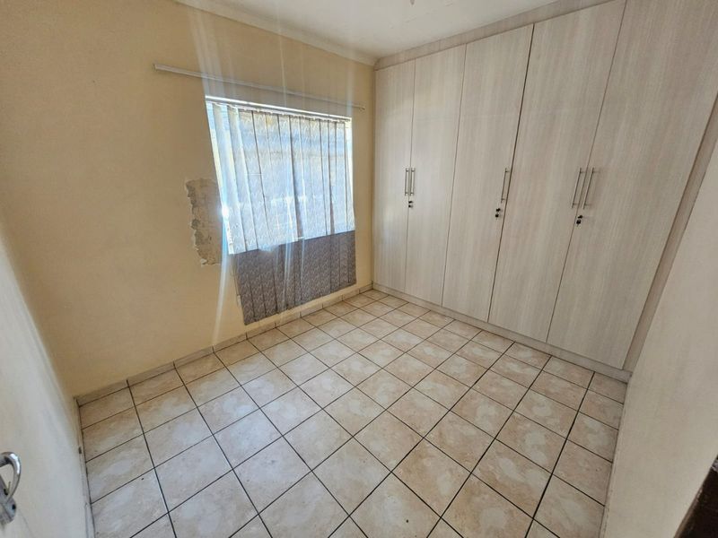 A lovely 3 Bedroom 1 Bathroom House for rent in Laudium - Photo 10