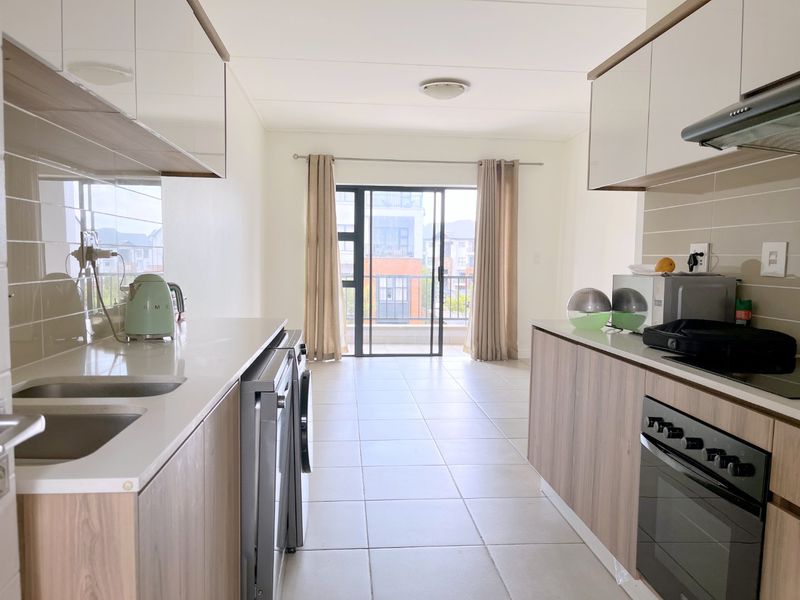 Calling all investors! Tenanted unit at The Reid Lifestyle Centre, 1 Bedroom 1 Bathroom Apartment, great security everything under one roof.  - Photo 3