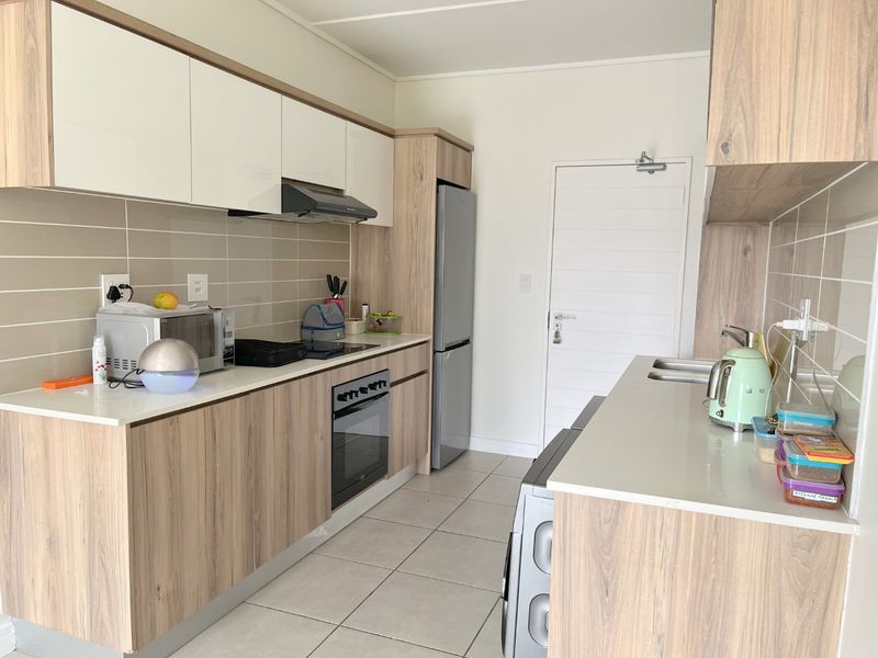 Calling all investors! Tenanted unit at The Reid Lifestyle Centre, 1 Bedroom 1 Bathroom Apartment, great security everything under one roof.  - Photo 4