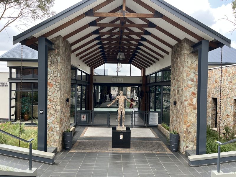 Calling all investors! Tenanted unit at The Reid Lifestyle Centre, 1 Bedroom 1 Bathroom Apartment, great security everything under one roof.  - Photo 9