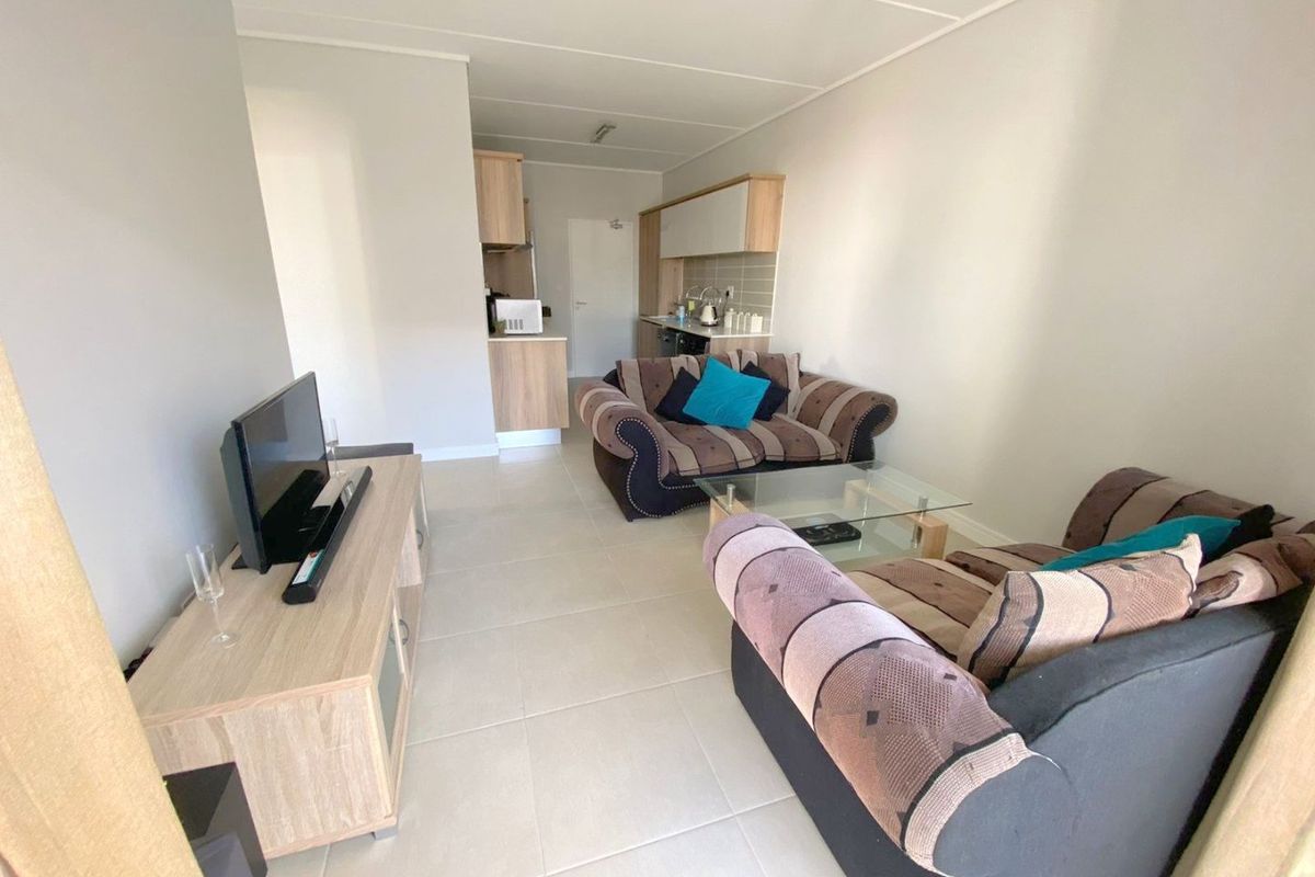 Calling all investors! Tenanted unit at The Reid Lifestyle Centre, 1 Bedroom 1 Bathroom Apartment, great security everything under one roof.  - Photo 2