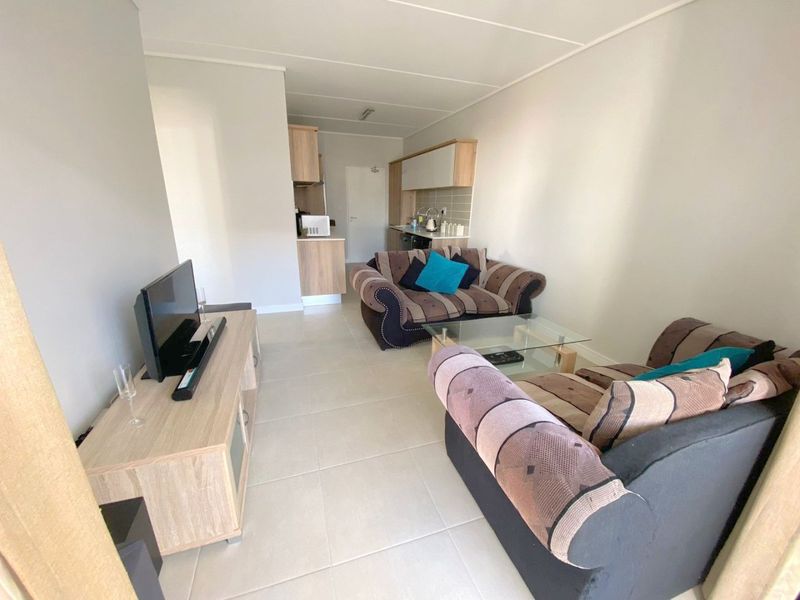 Calling all investors! Tenanted unit at The Reid Lifestyle Centre, 1 Bedroom 1 Bathroom Apartment, great security everything under one roof.  - Photo 2