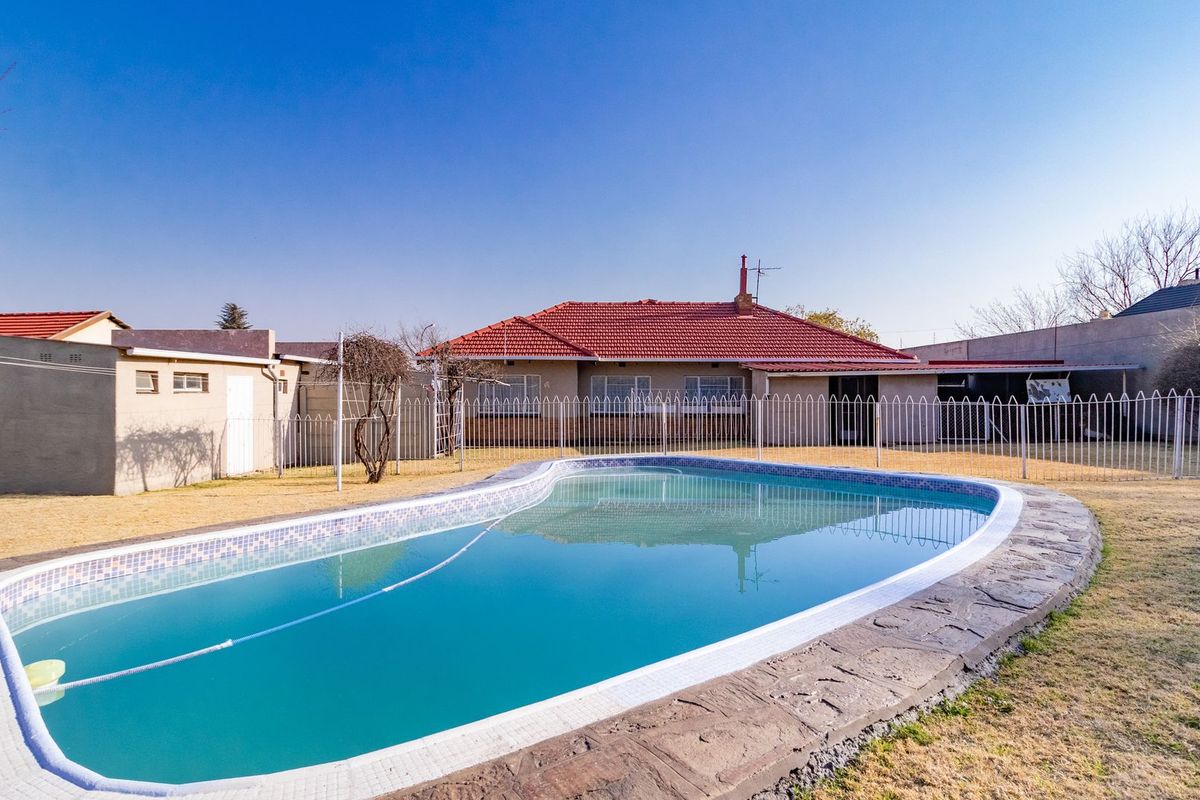 Solid Family Home in Sought after Marlands - Photo 3