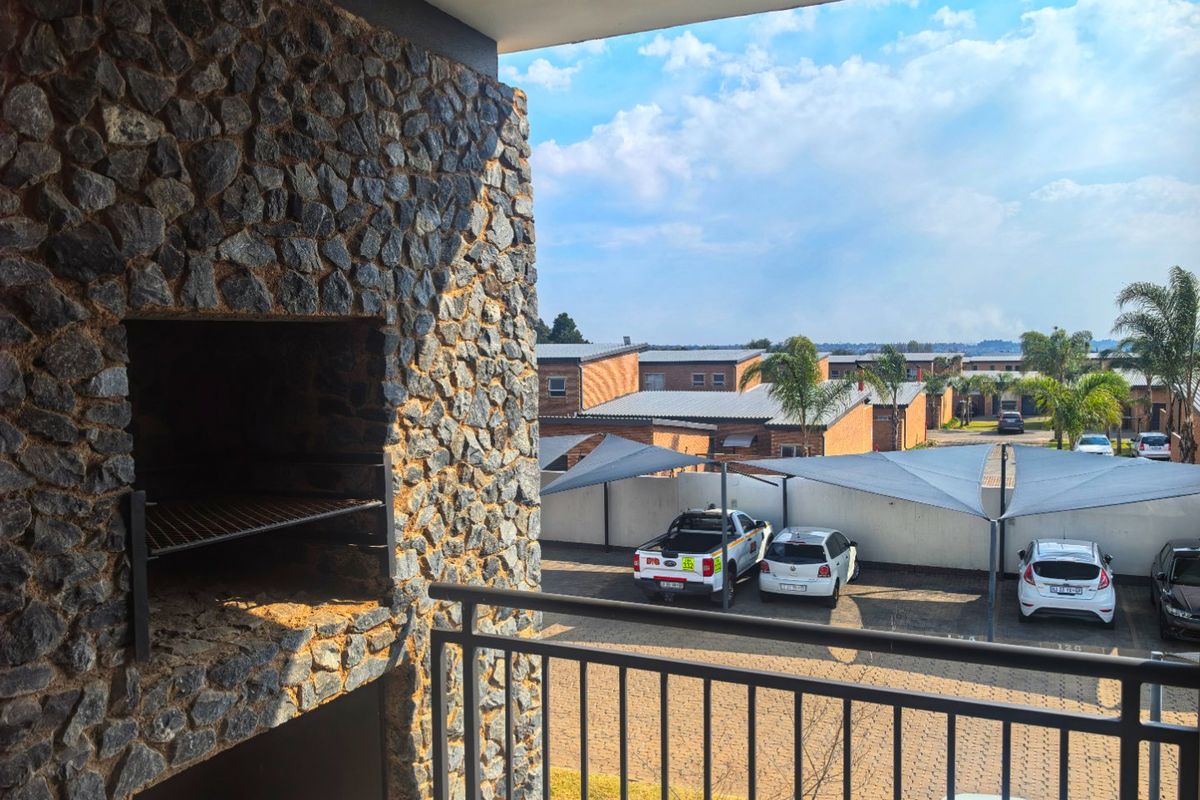 Urban Chic Living in the Heart of Glen Marais - Photo 4