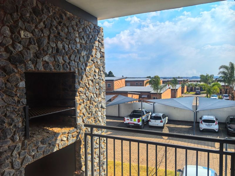 Urban Chic Living in the Heart of Glen Marais - Photo 4