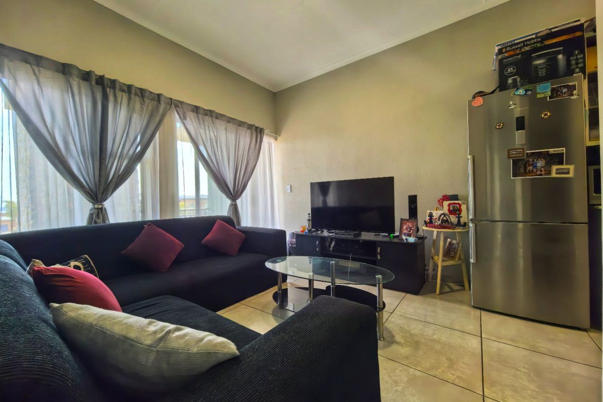 Urban Chic Living in the Heart of Glen Marais - Photo 5