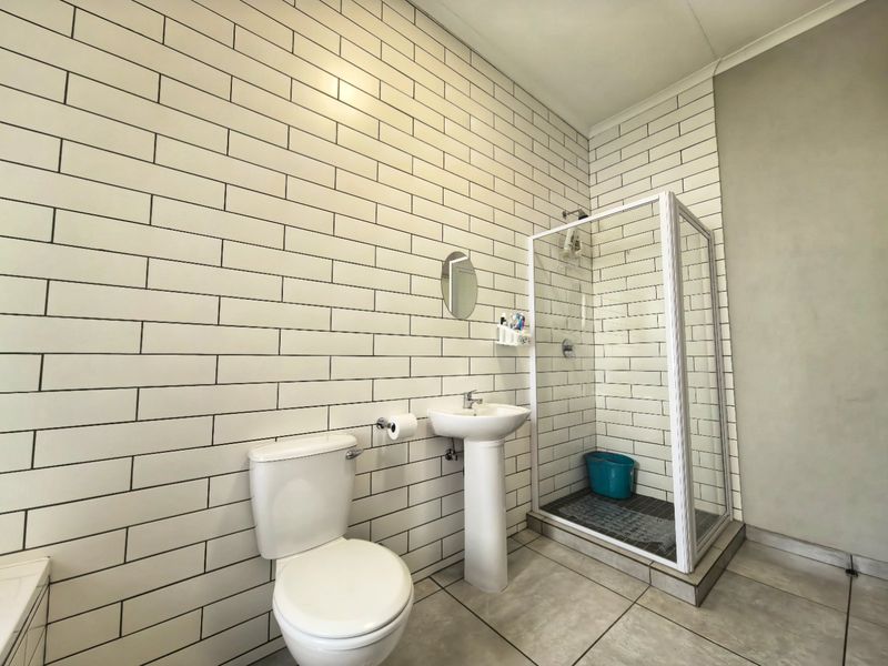 Urban Chic Living in the Heart of Glen Marais - Photo 8