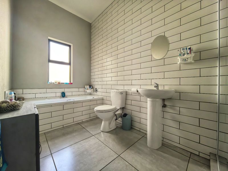 Urban Chic Living in the Heart of Glen Marais - Photo 7