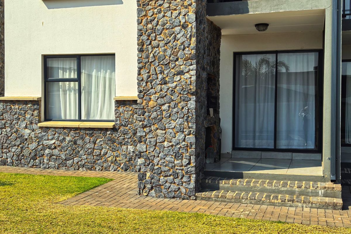 Urban Chic Living in the Heart of Glen Marais - Photo 3