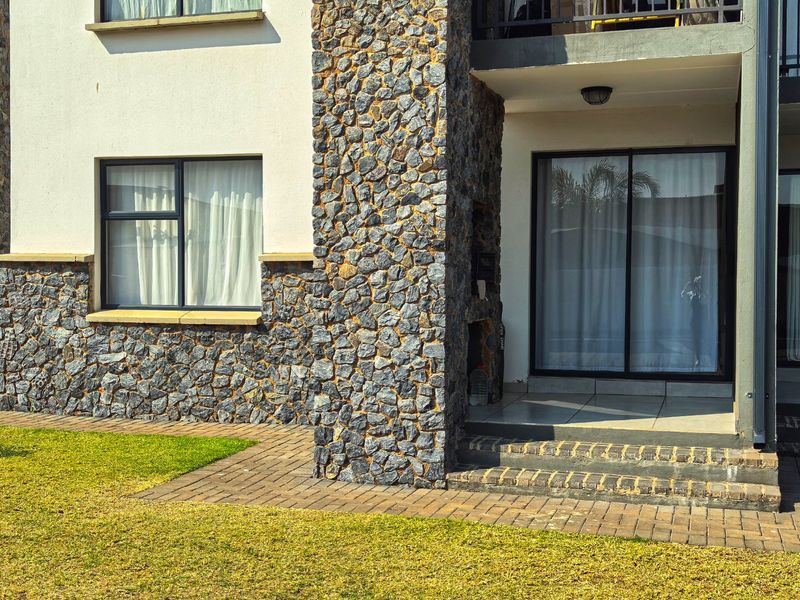 Urban Chic Living in the Heart of Glen Marais - Photo 3