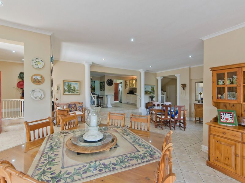 Where golden afternoons and lagoon sunsets frame the perfect family life - Photo 4