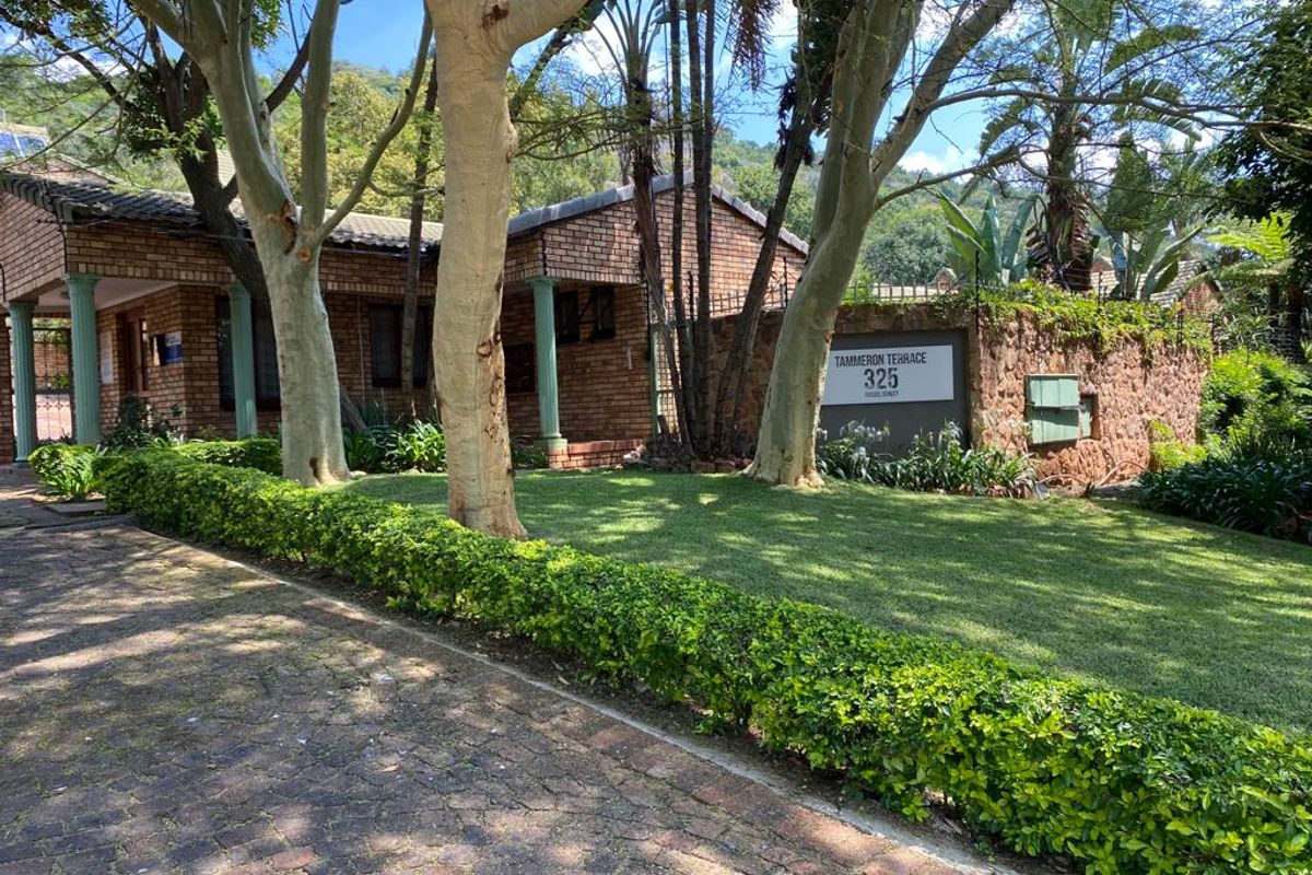 Majestic living next to the mountain. Have your own piece of nature. - Photo 2