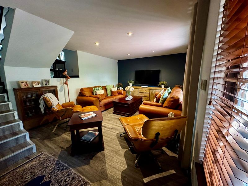 Majestic living next to the mountain. Have your own piece of nature. - Photo 10