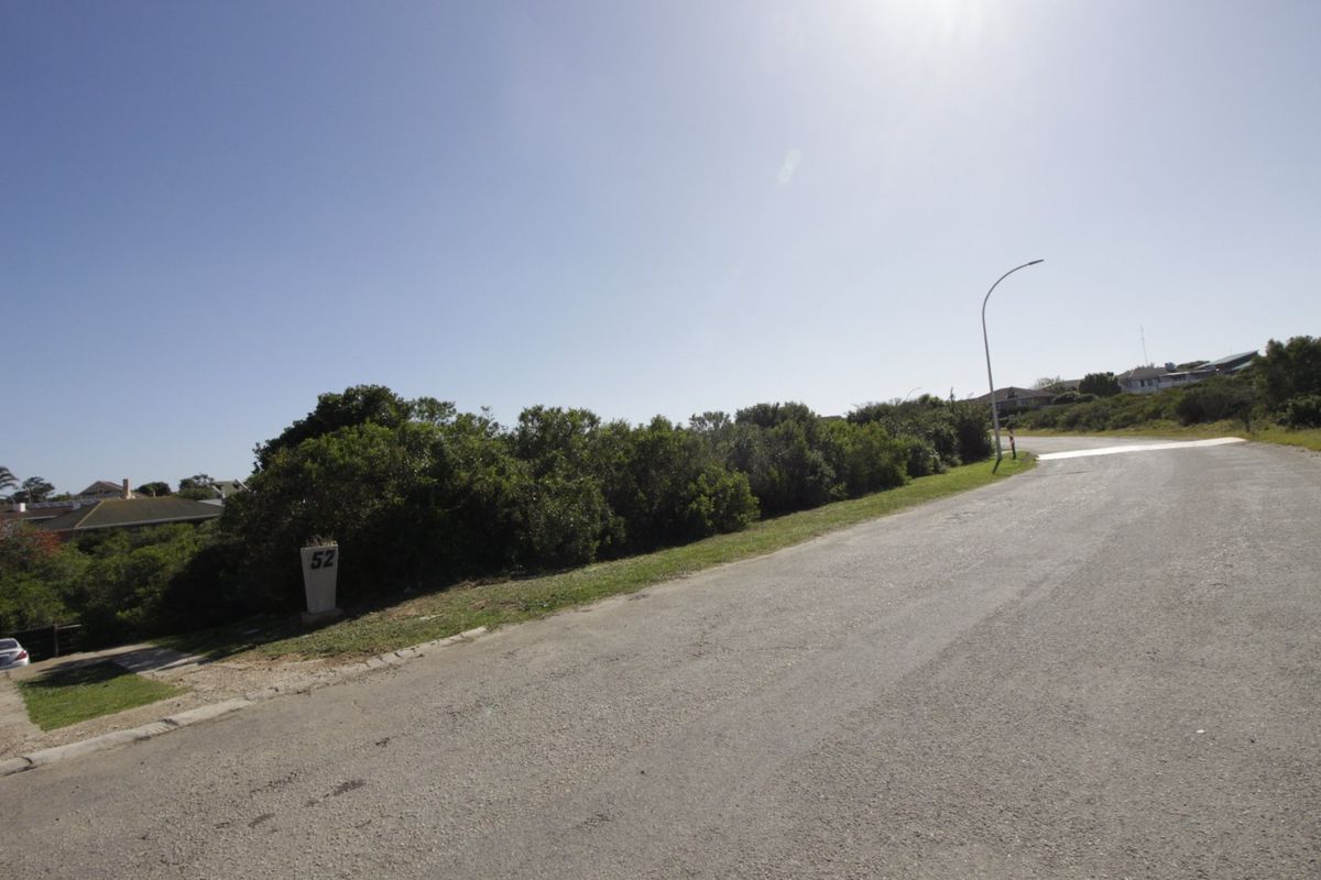 A view of the street frontage and verge adjacent to the vacant residential land plot.