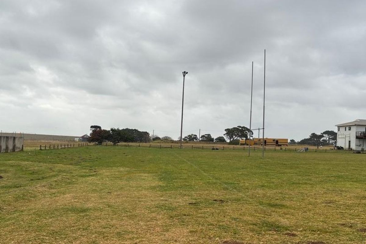 VERSATILE 8 Ha BUSINESS ZONED INVESTMENT WITH ESTABLISHED SPORTS AND LEISURE FACILITIES  - Photo 3