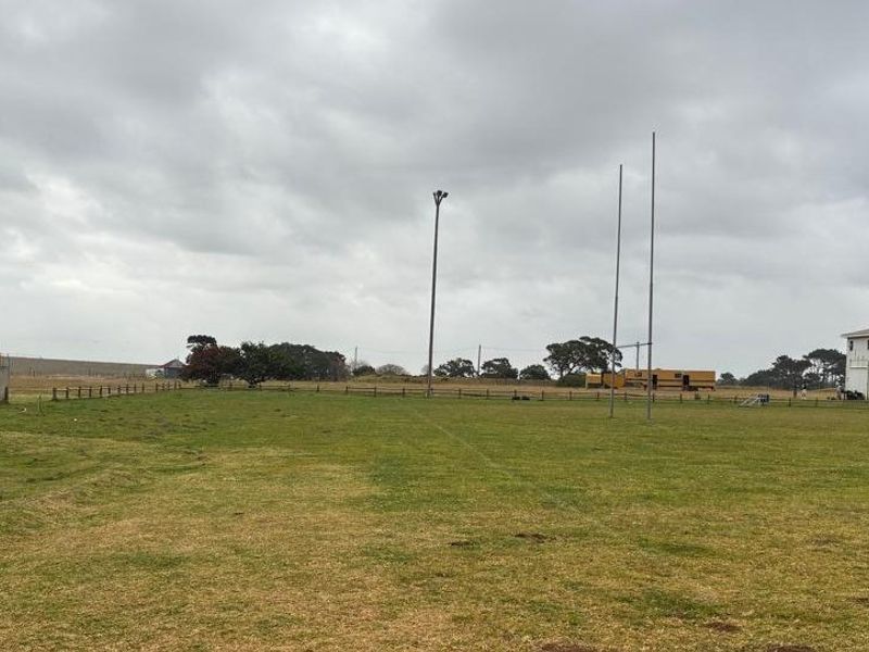 VERSATILE 8 Ha BUSINESS ZONED INVESTMENT WITH ESTABLISHED SPORTS AND LEISURE FACILITIES  - Photo 3