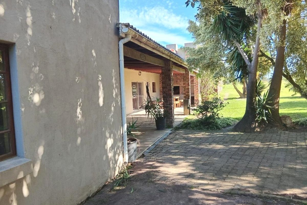 VERSATILE 8 Ha BUSINESS ZONED INVESTMENT WITH ESTABLISHED SPORTS AND LEISURE FACILITIES  - Photo 5