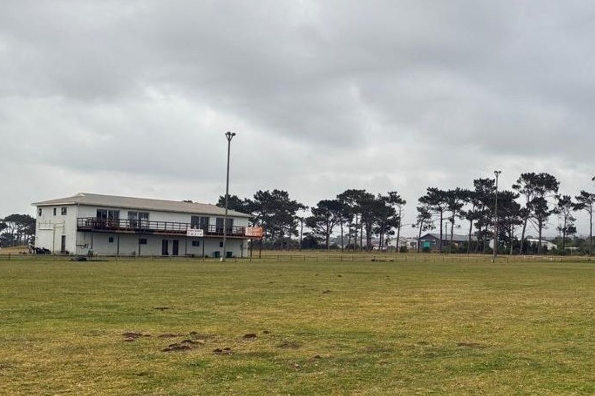 VERSATILE 8 Ha BUSINESS ZONED INVESTMENT WITH ESTABLISHED SPORTS AND LEISURE FACILITIES  - Photo 2