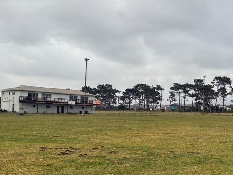 VERSATILE 8 Ha BUSINESS ZONED INVESTMENT WITH ESTABLISHED SPORTS AND LEISURE FACILITIES  - Photo 2