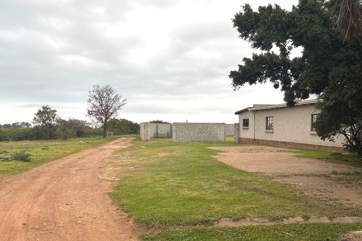 VERSATILE 8 Ha BUSINESS ZONED INVESTMENT WITH ESTABLISHED SPORTS AND LEISURE FACILITIES  - Photo 4