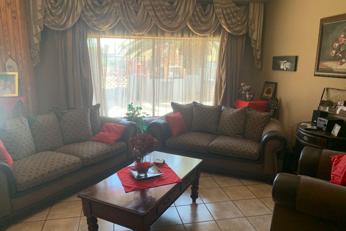 WELL LOCATED IN STILFONTEIN - Photo 5