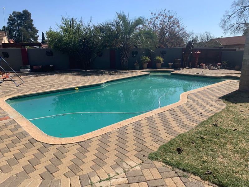 WELL LOCATED IN STILFONTEIN - Photo 2