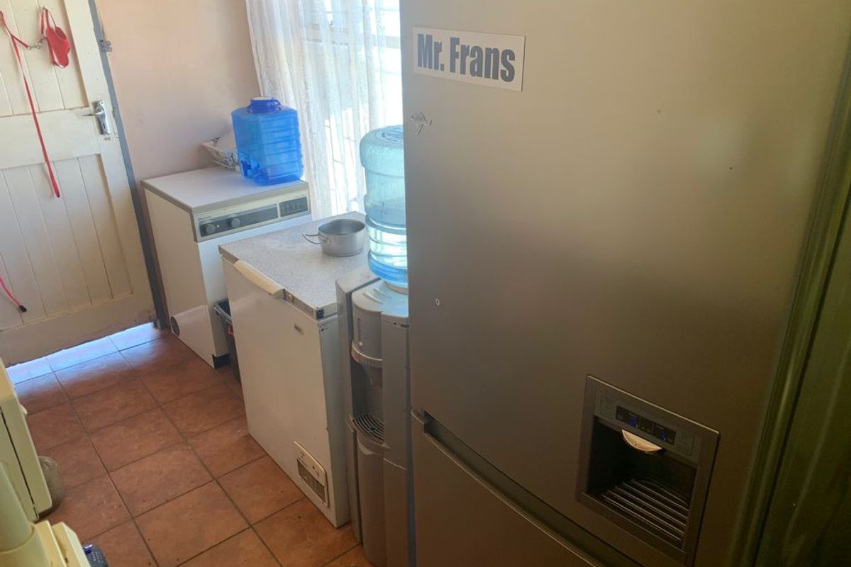 WELL LOCATED IN STILFONTEIN - Photo 4