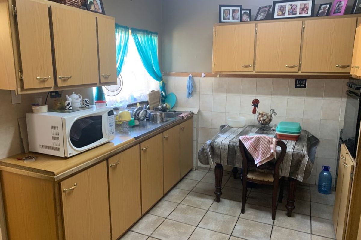 WELL LOCATED IN STILFONTEIN - Photo 3