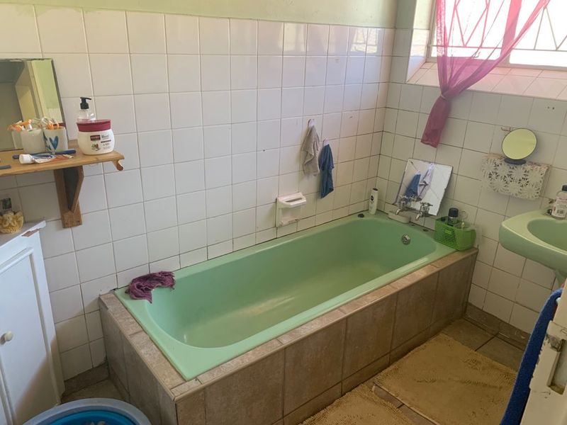 WELL LOCATED IN STILFONTEIN - Photo 7