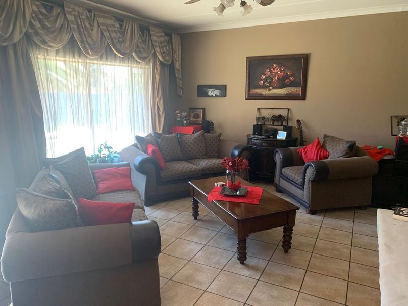 WELL LOCATED IN STILFONTEIN - Photo 6