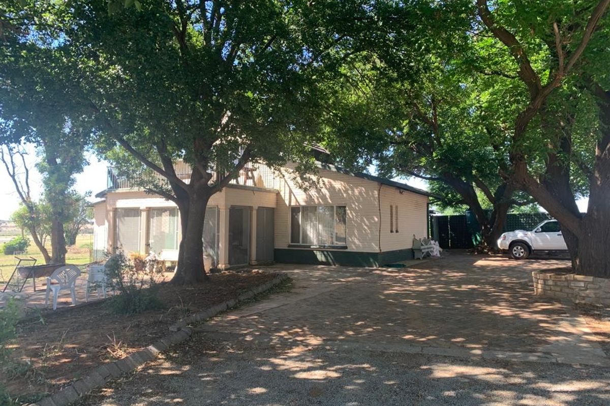 Stunning 22ha piece of land with houses on for sale just outside Klerksdorp!!!! - Photo 2