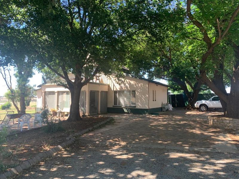 Stunning 22ha piece of land with houses on for sale just outside Klerksdorp!!!! - Photo 2