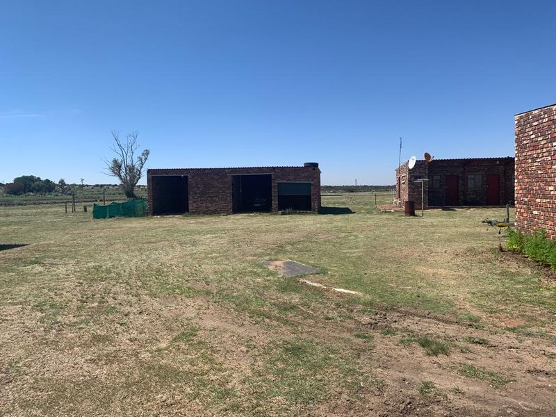 Stunning 22ha piece of land with houses on for sale just outside Klerksdorp!!!! - Photo 10