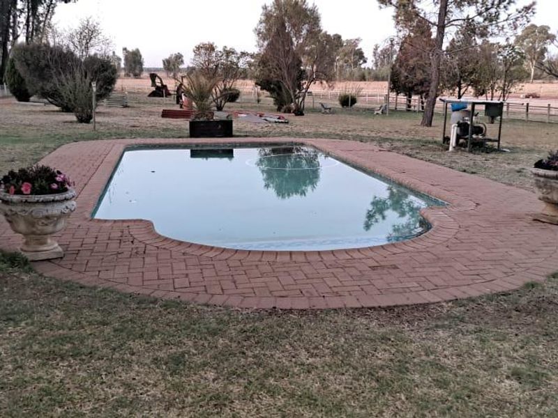 Stunning 22ha piece of land with houses on for sale just outside Klerksdorp!!!! - Photo 4