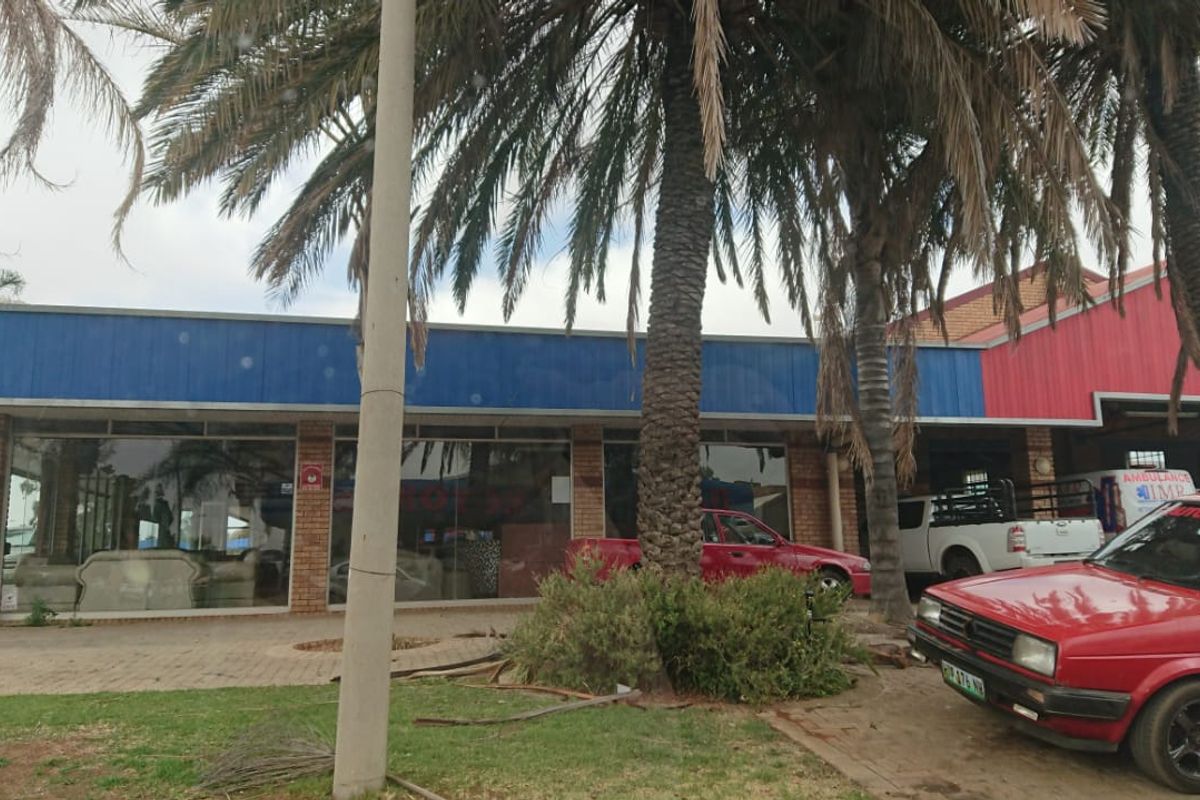 Large Commercial Property for SALE in Klerksdorp Central - Photo 4