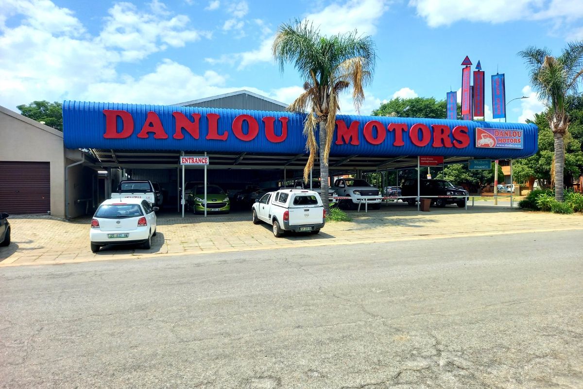 Large Commercial Property for SALE in Klerksdorp Central - Photo 3
