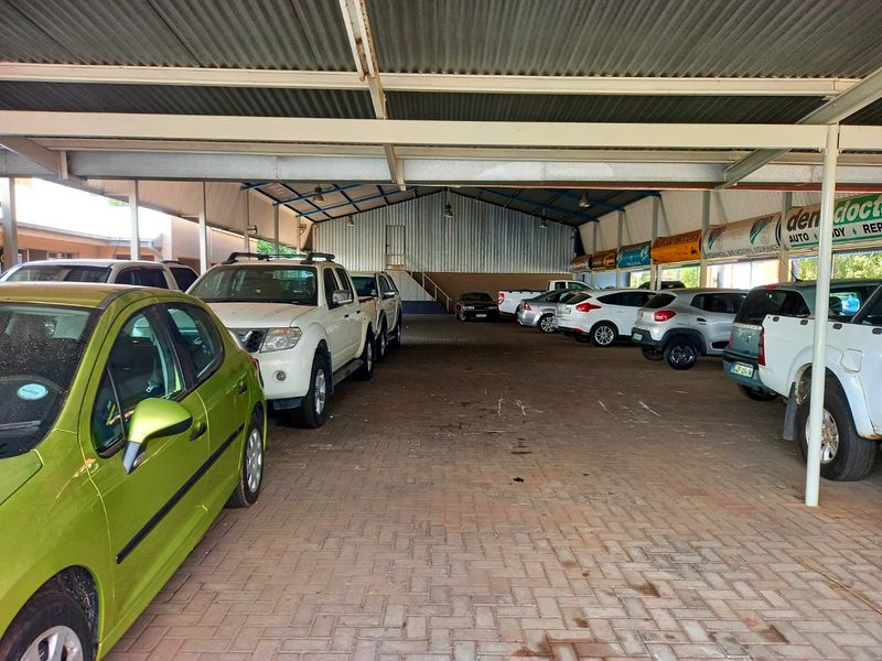 Large Commercial Property for SALE in Klerksdorp Central - Photo 6
